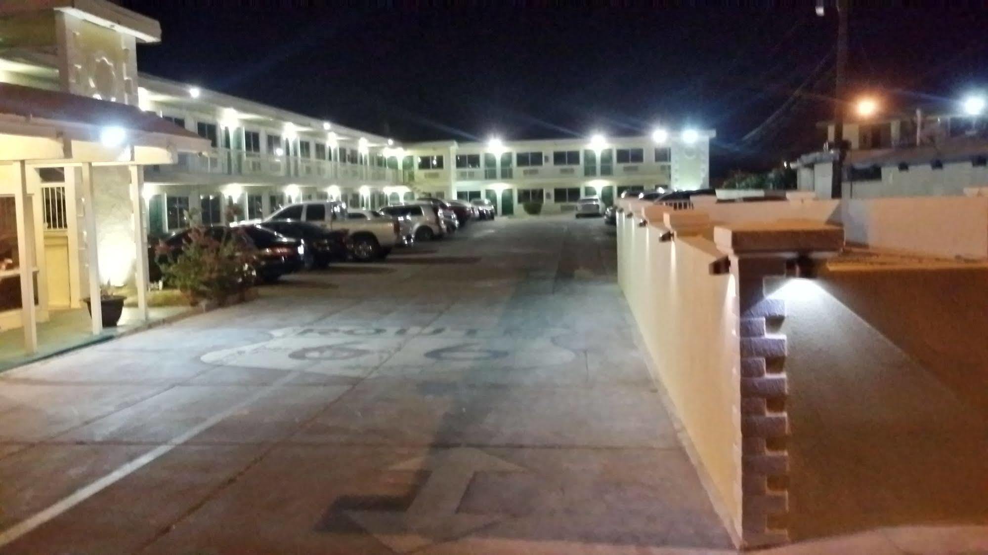 Desert Mirage Inn & Suites 니들즈 외부 사진
