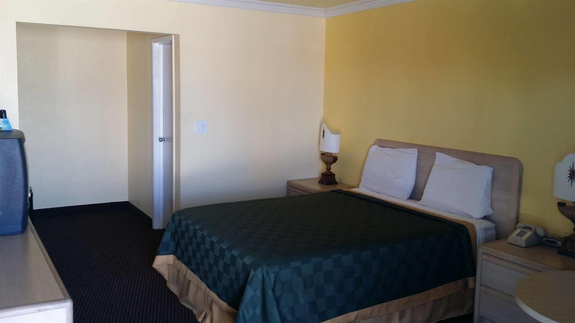 Desert Mirage Inn & Suites 니들즈 외부 사진