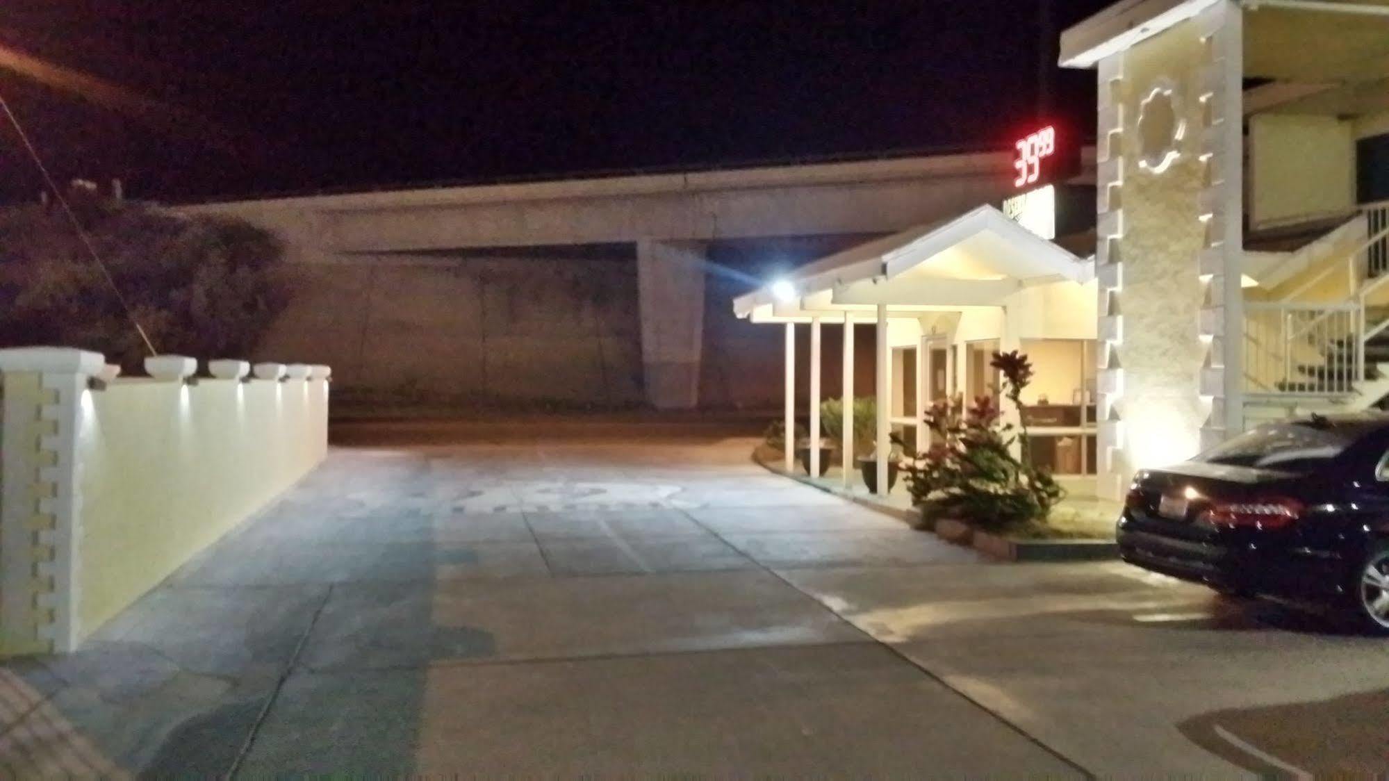 Desert Mirage Inn & Suites 니들즈 외부 사진